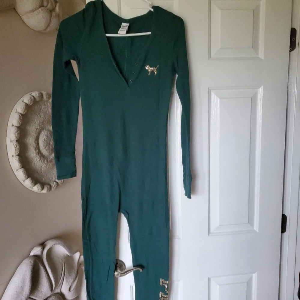 🎄 VICTORIA'S SECRET Happy Holla Days Onesie 🎄 - Picture 4 of 12